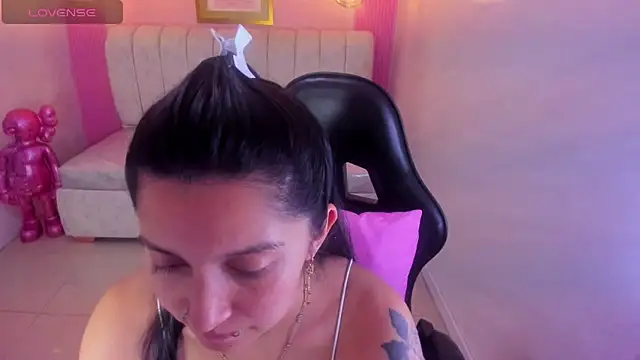 Snapshot of madhison_klain_s chatting on 01/10/26, 08:21 madhison klain s online show from 01/10/26, 08:21