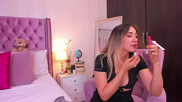 natashaleightt online show from 02/25/25, 08:19