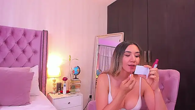 natashaleightt online show from 03/05/25, 11:49