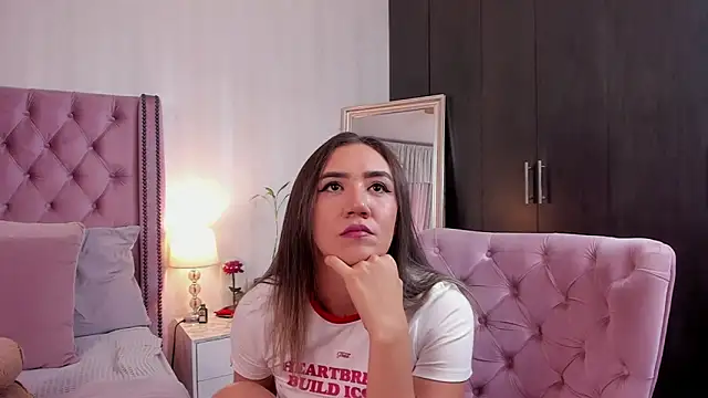 natashaleightt online show from 03/10/26, 07:30