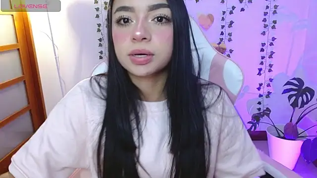 Snapshot of hellokitty__valery chatting on 06/19/26, 04:06 hellokitty valery online show from 06/19/26, 04:06