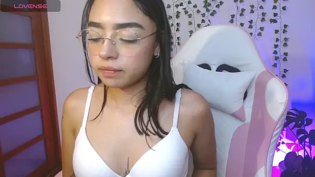 Snapshot of hellokitty__valery chatting on 07/19/26, 04:38 hellokitty valery online show from 07/19/26, 04:38
