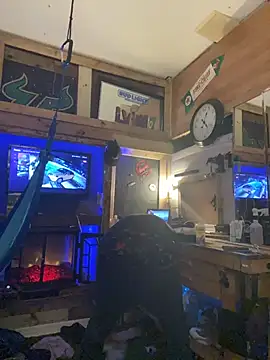 Polaroid White online show from 11/18/25, 01:11