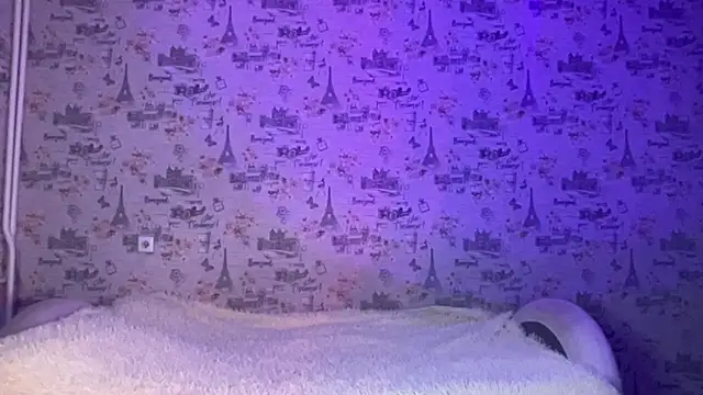 Snapshot of Just_Scarlet_ chatting on 10/15/25, 10:37 Just Scarlet online show from 10/15/25, 10:37