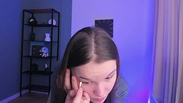 Amber Rogers online show from 03/08/25, 02:30