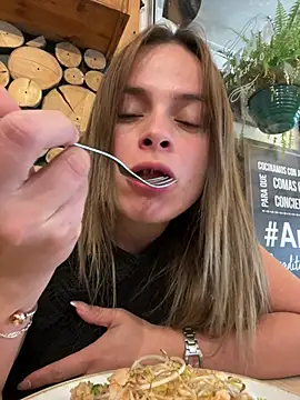 Snapshot of gynna_kimera chatting on 03/11/25, 07:14 gynna kimera online show from 03/11/25, 07:14