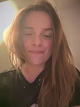 Snapshot of gynna_kimera chatting on 09/11/25, 03:06 gynna kimera online show from 09/11/25, 03:06