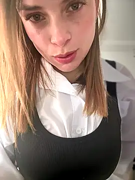 Snapshot of gynna_kimera chatting on 11/10/25, 04:28 gynna kimera online show from 11/10/25, 04:28