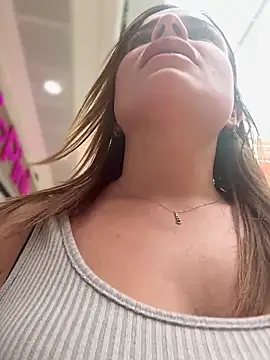 Snapshot of gynna_kimera chatting on 11/12/25, 05:13 gynna kimera online show from 11/12/25, 05:13