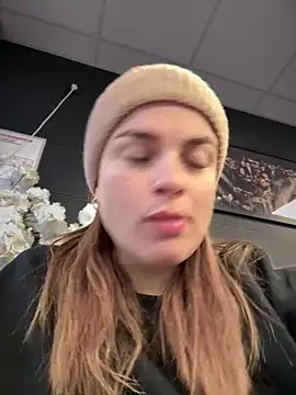 gynna kimera online show from 12/23/25, 10:02