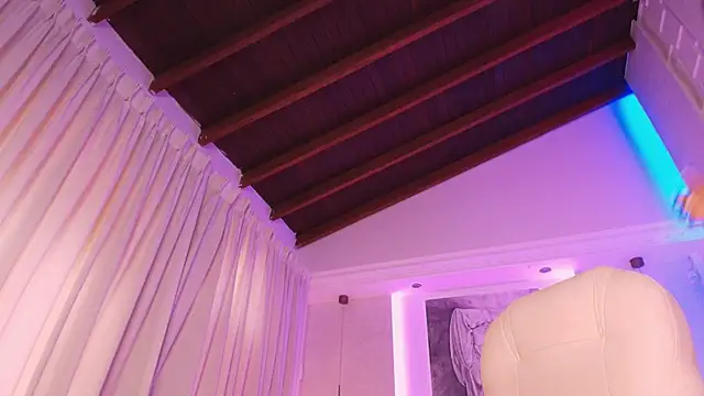 hannah thomson  online show from 03/10/25, 10:34