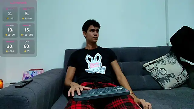 Snapshot of Maximiliano__Fire chatting on 04/21/26, 03:24 Maximiliano Fire online show from 04/21/26, 03:24