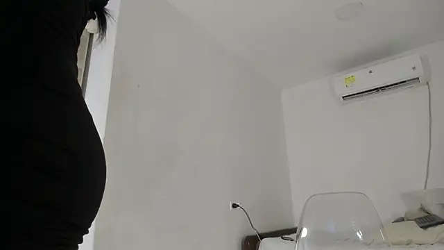 flor herrera01 online show from 03/15/25, 04:35