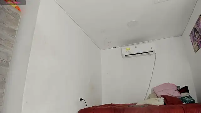 flor herrera01 online show from 10/16/25, 03:29