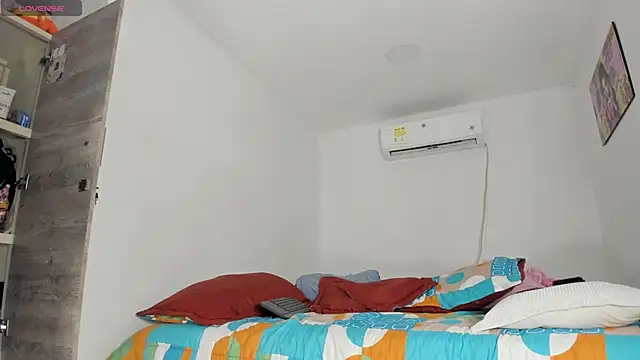 flor herrera01 online show from 11/26/25, 06:03