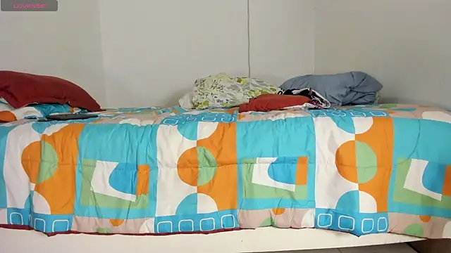 flor herrera01 online show from 11/28/25, 06:05