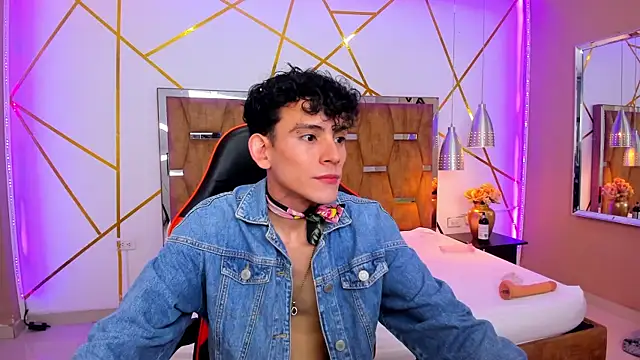 ValentinoMoreti online show from 03/18/25, 05:09