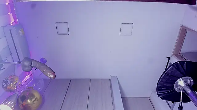 ValentinoMoreti online show from 12/17/25, 05:35