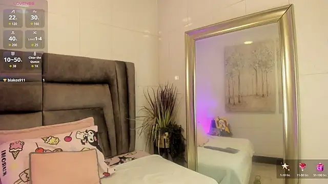 Layla Clarke online show from 10/21/25, 04:02