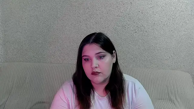 Snapshot of rachelwild chatting on 10/21/25, 04:41 rachelwild online show from 10/21/25, 04:41