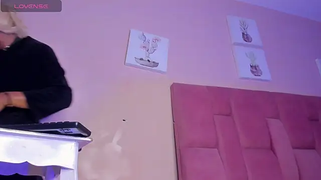 CHANELL 11INCHES online show from 10/26/25, 11:38