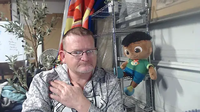 Randomoldguy615 online show from 03/20/25, 12:40