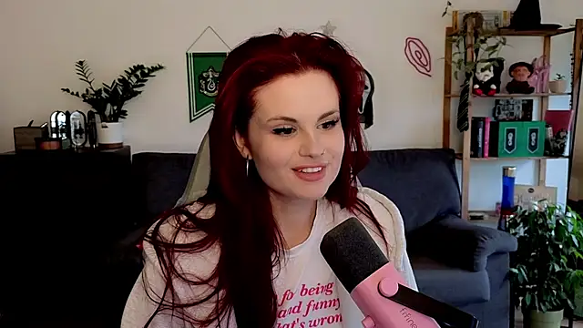 Della Ideal online show from 12/16/25, 09:03