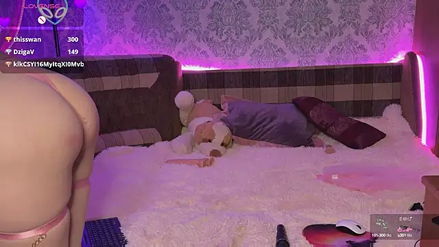 Velvettouch  online show from 03/04/25, 09:22