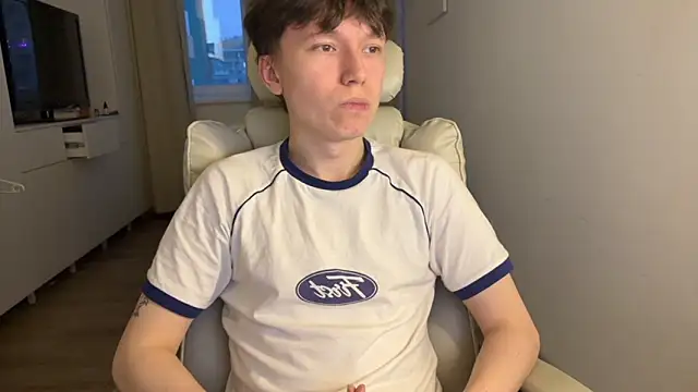 Snapshot of tommy_colson chatting on 10/25/25, 02:35 tommy colson online show from 10/25/25, 02:35