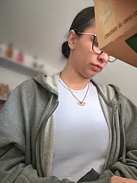 Snapshot of Soy_Sara7 chatting on 10/16/25, 04:30 Soy Sara7 online show from 10/16/25, 04:30