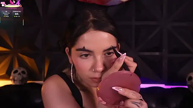 DaphneGlas online show from 10/31/25, 01:01