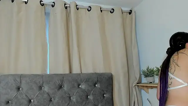 DaphneGlas online show from 01/16/26, 12:42