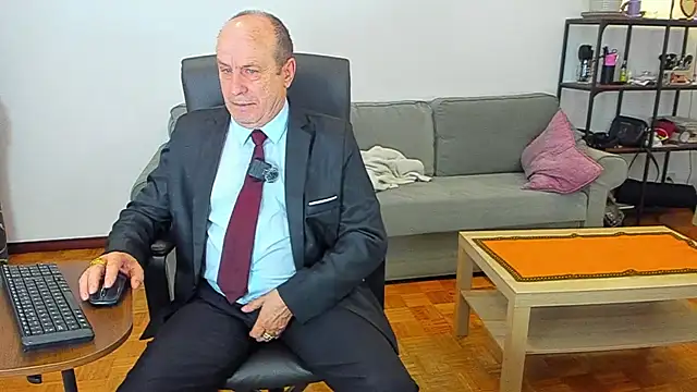 Snapshot of masterboy50 chatting on 10/26/25, 04:24 masterboy50 online show from 10/26/25, 04:24