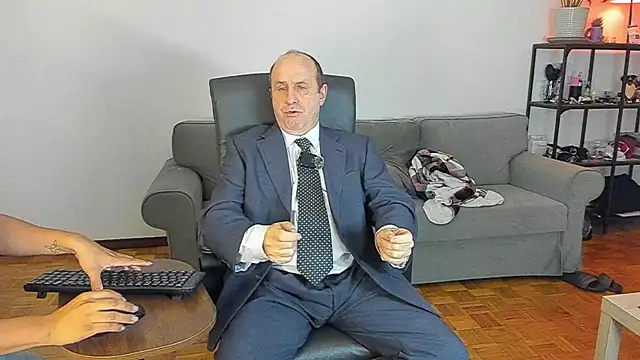 Snapshot of masterboy50 chatting on 11/07/25, 08:09 masterboy50 online show from 11/07/25, 08:09