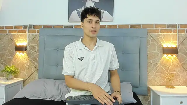 Snapshot of buddy_whitte chatting on 03/07/25, 11:51 buddy whitte online show from 03/07/25, 11:51