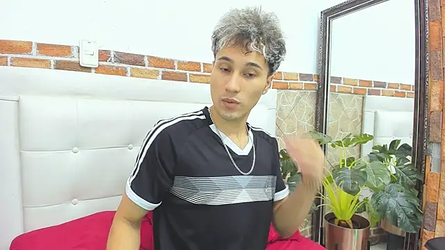 Snapshot of buddy_whitte chatting on 09/16/25, 11:55 buddy whitte online show from 09/16/25, 11:55