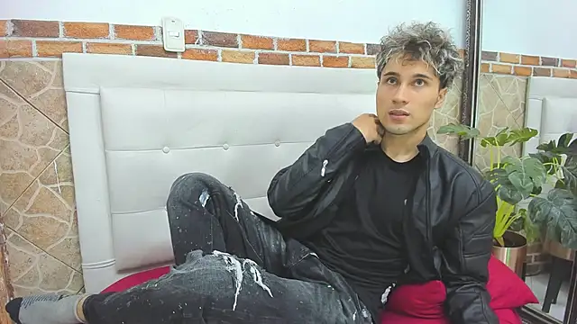 Snapshot of buddy_whitte chatting on 09/21/25, 11:45 buddy whitte online show from 09/21/25, 11:45