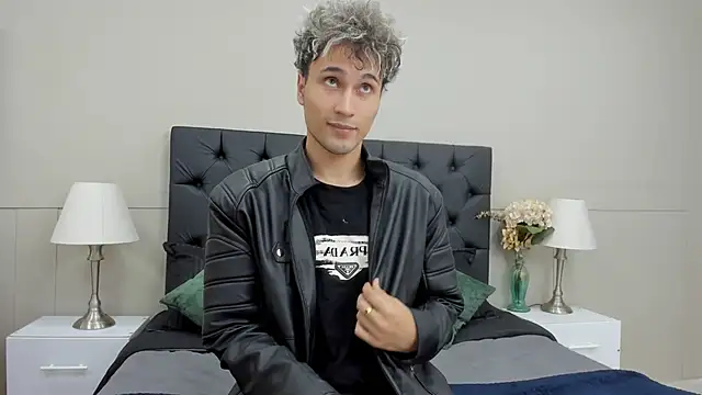 Snapshot of buddy_whitte chatting on 09/22/25, 11:45 buddy whitte online show from 09/22/25, 11:45