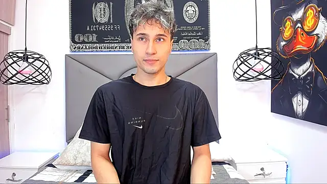 Snapshot of buddy_whitte chatting on 11/17/25, 12:33 buddy whitte online show from 11/17/25, 12:33