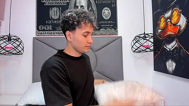 Snapshot of buddy_whitte chatting on 11/18/25, 12:53 buddy whitte online show from 11/18/25, 12:53