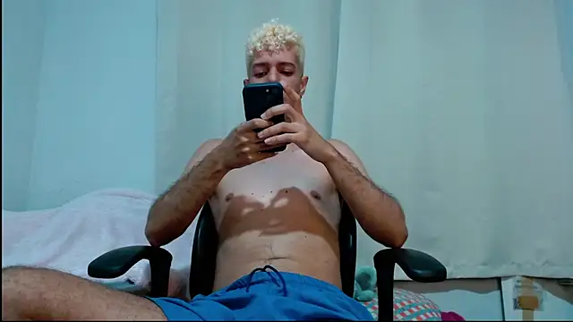 Snapshot of blondetwink chatting on 02/28/25, 10:50 blondetwink online show from 02/28/25, 10:50