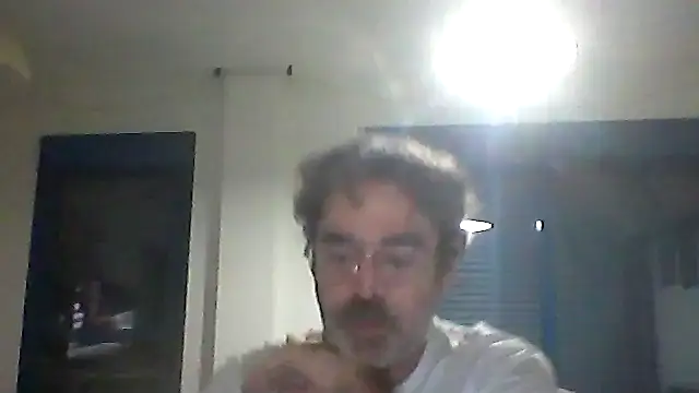 Snapshot of moreno51 chatting on 12/18/25, 09:54 moreno51 online show from 12/18/25, 09:54