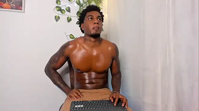 Snapshot of LOGAN_DRAKE chatting on 02/28/25, 06:10 LOGAN DRAKE online show from 02/28/25, 06:10