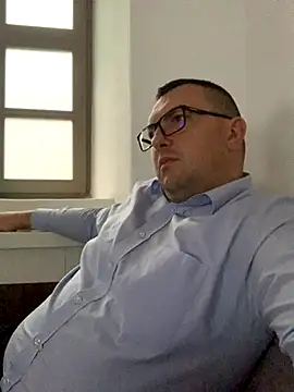 Snapshot of Mike8523 chatting on 10/11/25, 04:44 Mike8523 online show from 10/11/25, 04:44