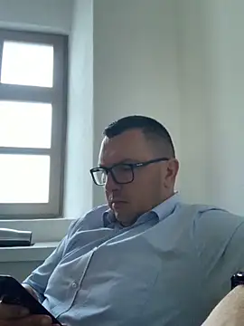 Snapshot of Mike8523 chatting on 11/07/25, 05:51 Mike8523 online show from 11/07/25, 05:51