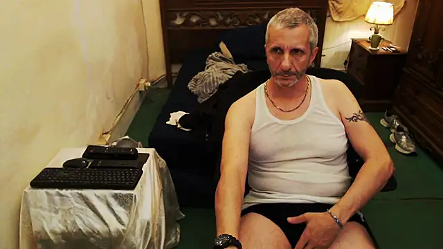 maxdaddy690 online show from 10/05/25, 08:51