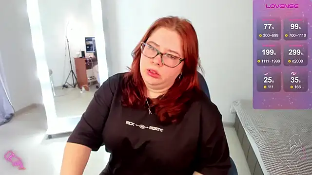 Snapshot of Lily_lu_one chatting on 03/04/25, 09:29 Lily lu one online show from 03/04/25, 09:29