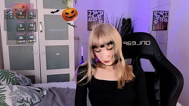 Snapshot of Cherry_Bite chatting on 10/30/25, 09:37 Cherry Bite online show from 10/30/25, 09:37