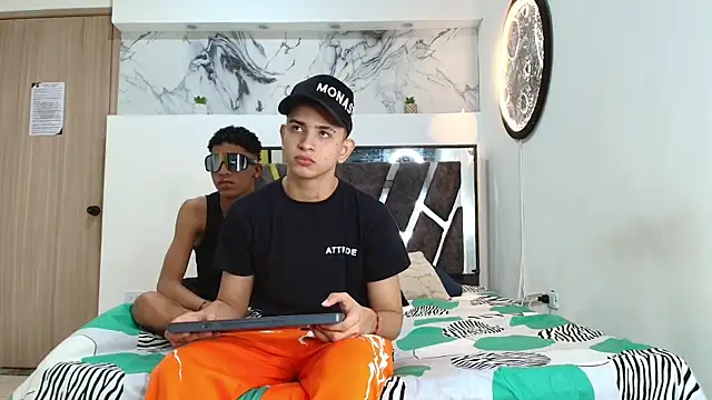 Snapshot of KING_OFF_BOYS chatting on 09/13/25, 01:22 KING OFF BOYS online show from 09/13/25, 01:22