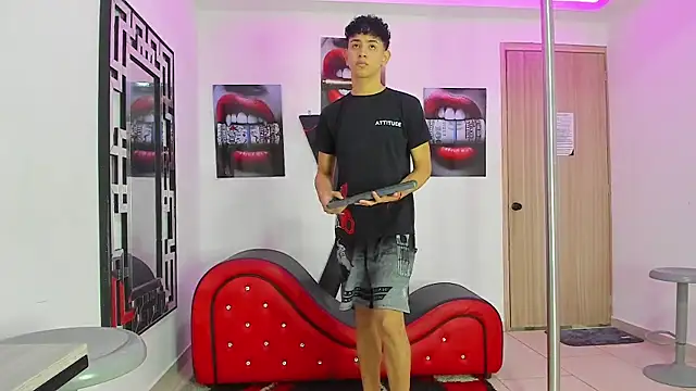 Snapshot of KING_OFF_BOYS chatting on 09/27/25, 12:21 KING OFF BOYS online show from 09/27/25, 12:21